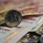 Курс доллара опустился ниже 73 рублей
