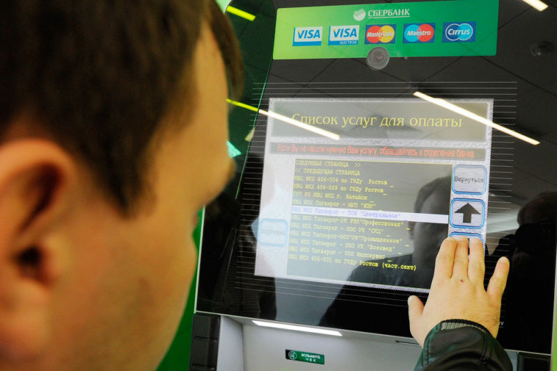 Банки усилят контроль за пополнением карт через банкоматы