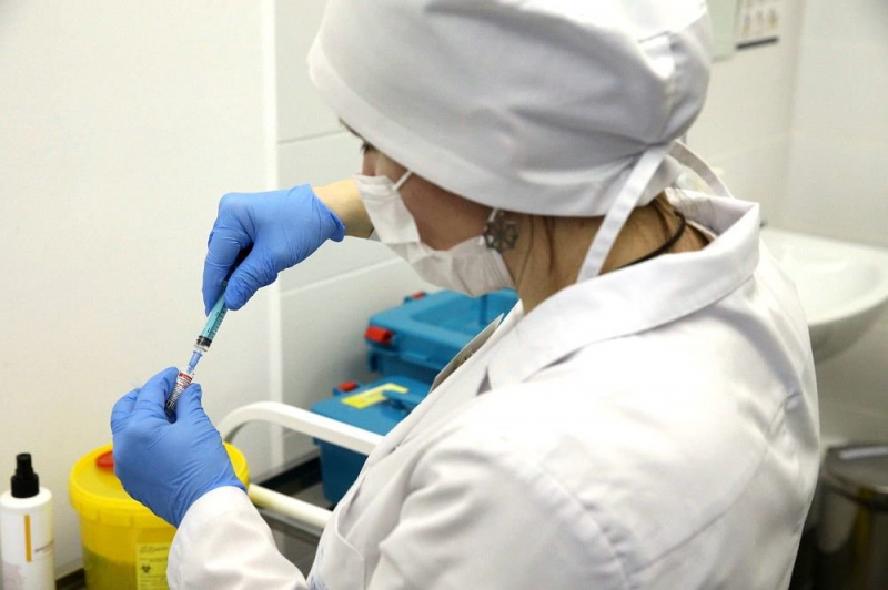 Эксперты оценили перспективы поливакцины против COVID-19