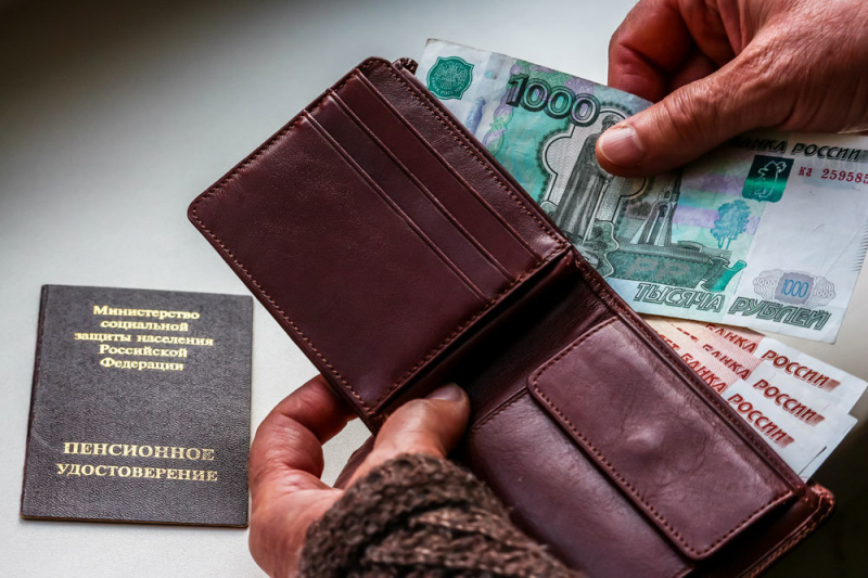 Россияне начали получать пенсии в два раза быстрее