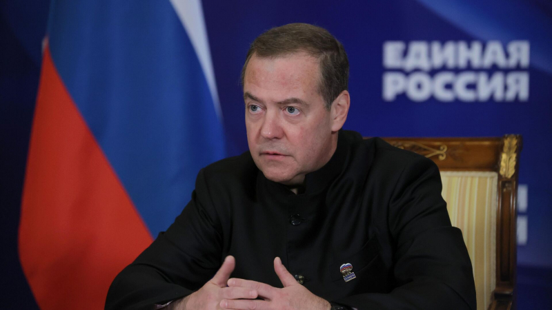 Медведев отреагировал на визит нового руководства ЕС в Киев