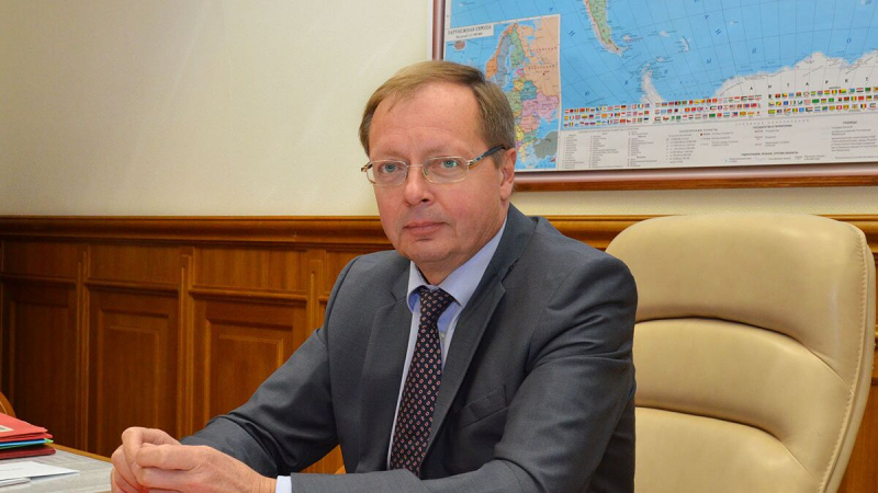 Россия не стремится вернуться в G8, заявил посол в Лондоне