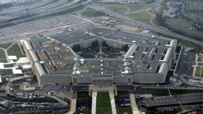 Politico: сотрудника Пентагона отстранили от работы из-за утечки информации