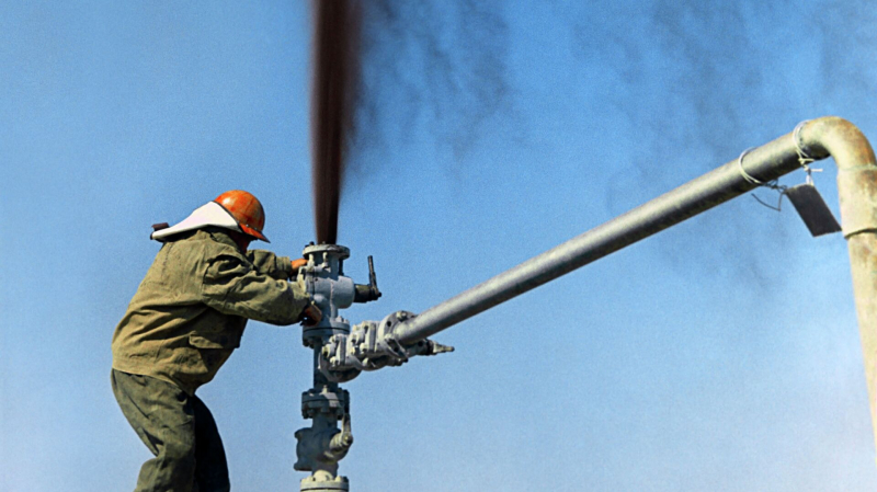 Сокращать, сокращать и ещё раз сокращать добычу нефти намеревается Казахстан
